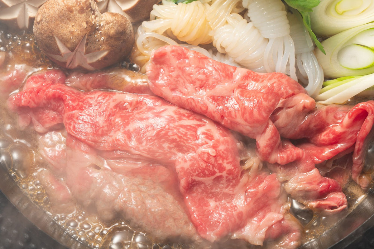 マーブラン すき焼き しいたけや白滝・白ネギと一緒に煮込む黒毛和牛のとろける霜降り肉